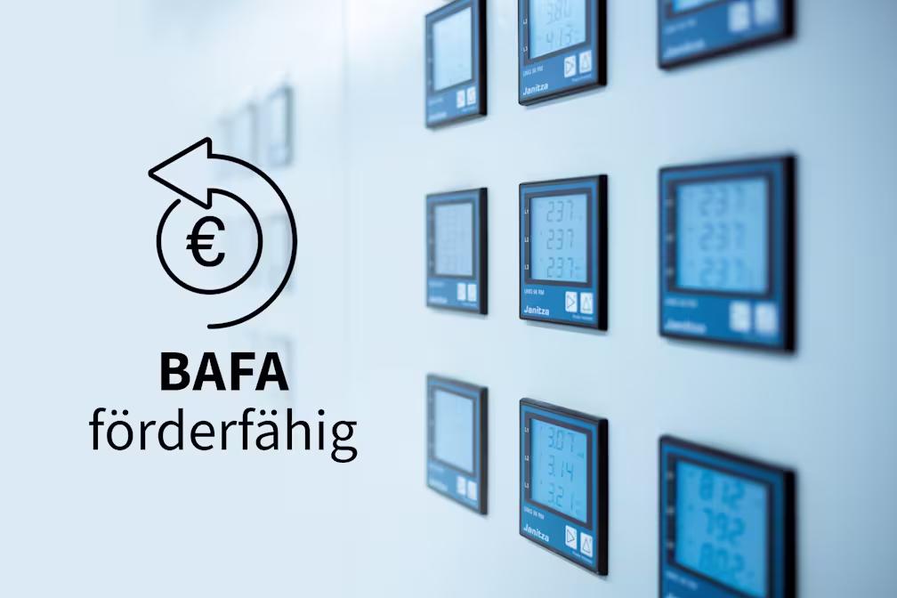 BAFA-förderfähige Janitza-Messgeräte an einer Wand, zur Unterstützung energieeffizienter Projekte