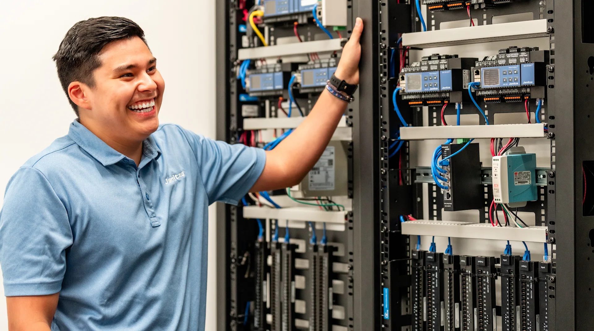 1 Kollege vor Hutschiene